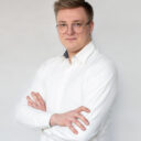 Portrait of Paweł Siemiński, a young man in a white shirt, project manager at the Click Leaders agency