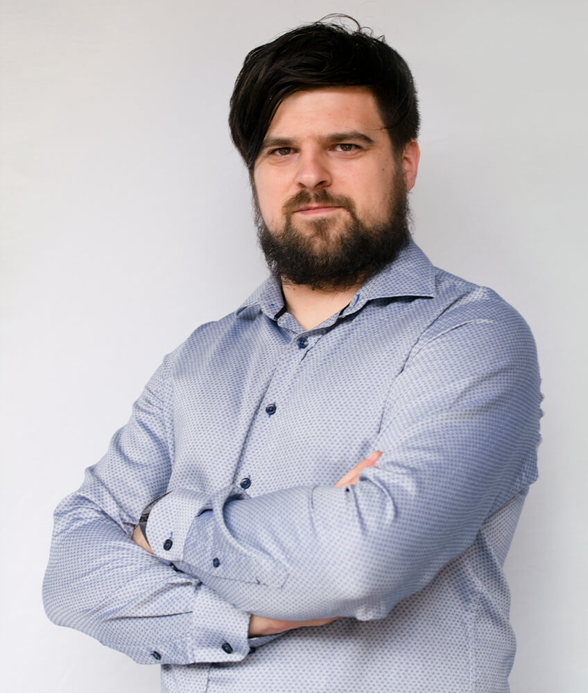 Portret biznesowy Mateusza Raczyńskiego, specjalisty agencji e-commerce Click Leaders
