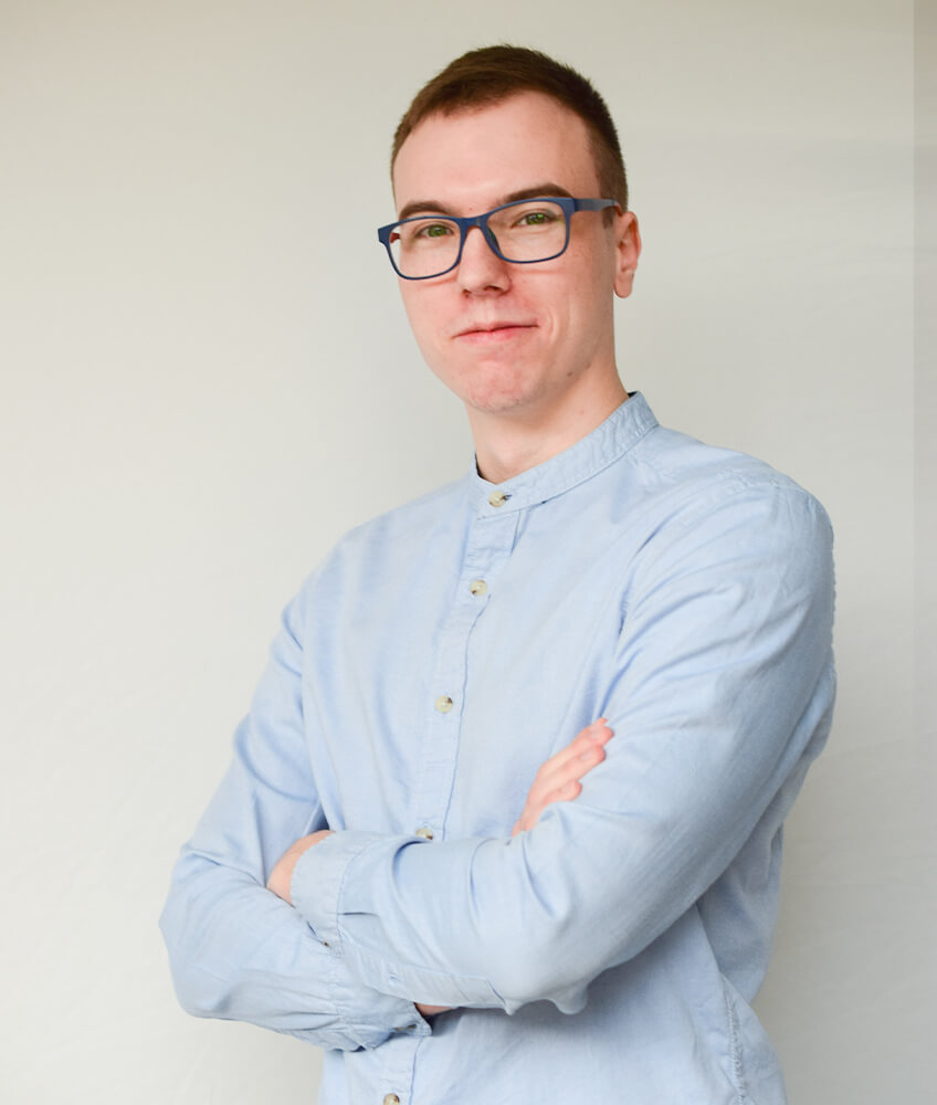 Portret biznesowy młodego mężczyzny Patryka Nietyksza z działu programistów agencji Click Leaders